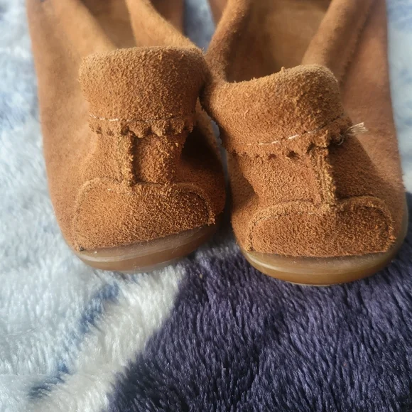 Minnetonka Moccasin - Picture 3 of 4